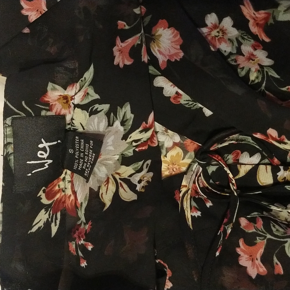 Women's Blouse - Picture 8 of 8